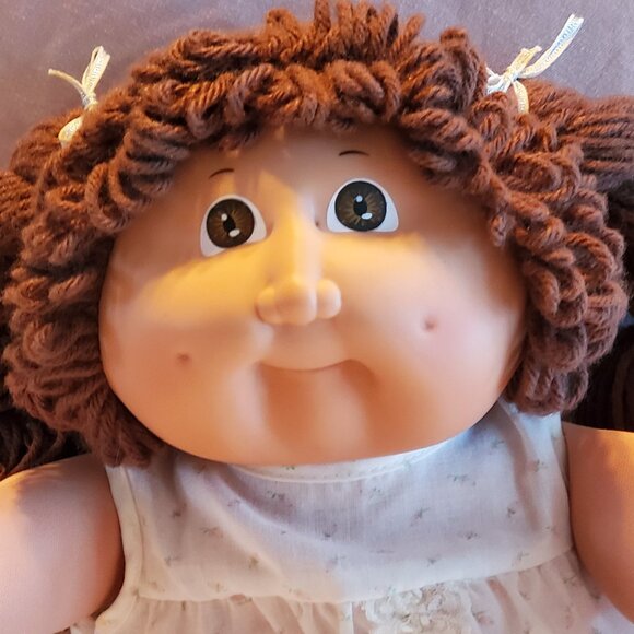 Vintage 1985 Cabbage Patch Kid Brown Hair Brown Eyed Girl.  GUC - Picture 3 of 8